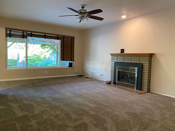 3rd image of 4998 Bel Canto Dr