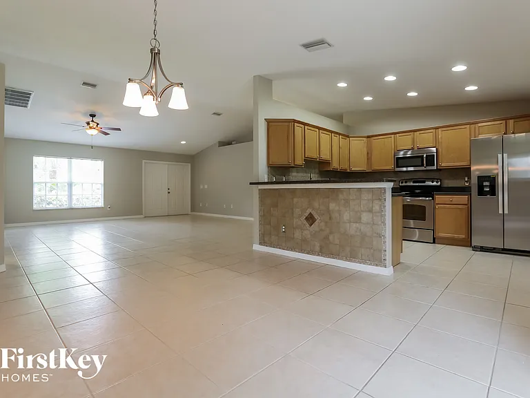 2463 Alesio Ave — Photo 5