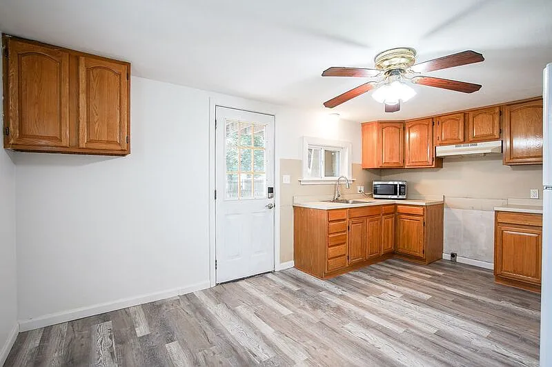 2 bed, 1.0 bath, 900 sqft, $1,650 — Photo 2