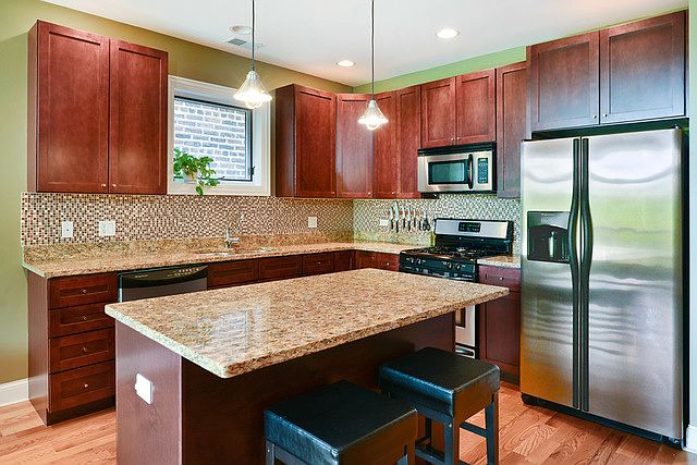 1st image of 1646 W Warren Ave #1