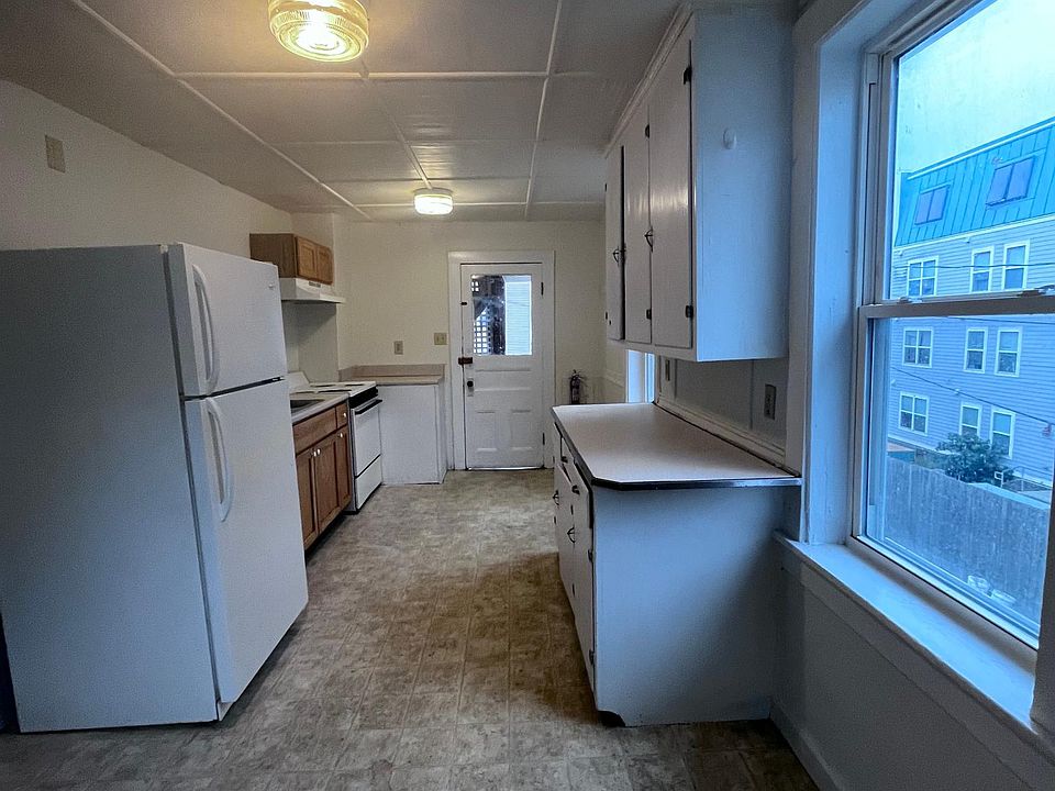 Eat-In Area towards kitchen