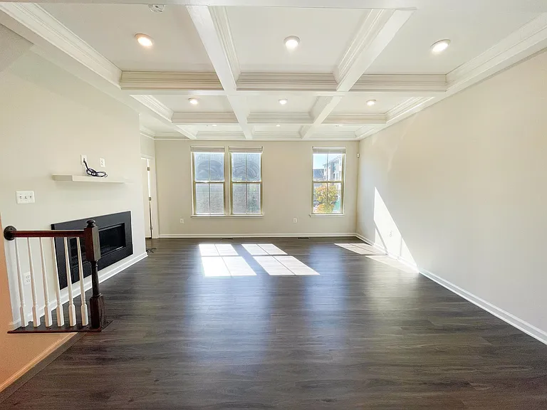 10132 Dorsey Ln — Photo 12