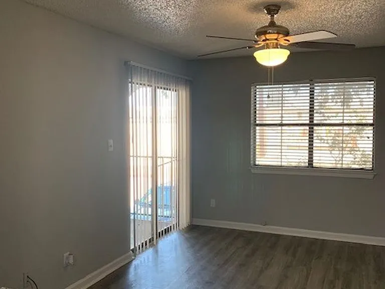 Madeira Apartments at Live Oak — Photo 25