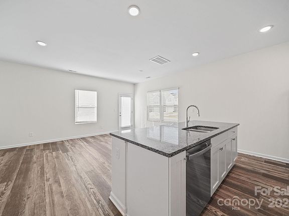 5th image of 120 Fosters Glen Pl
