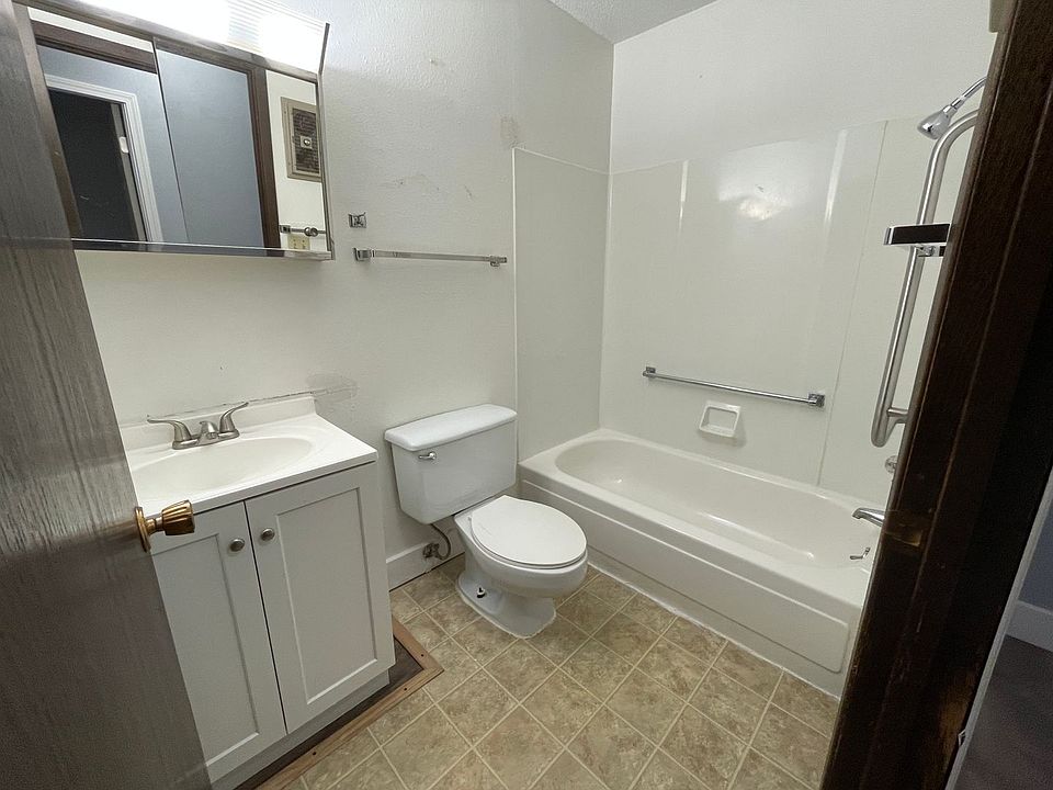 220320 Wilhelm St Apartment Rentals Conrad, IA Zillow