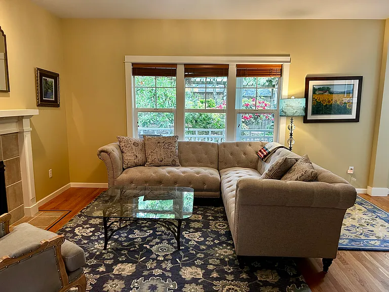1163 Wing Point Way NE — Photo 3
