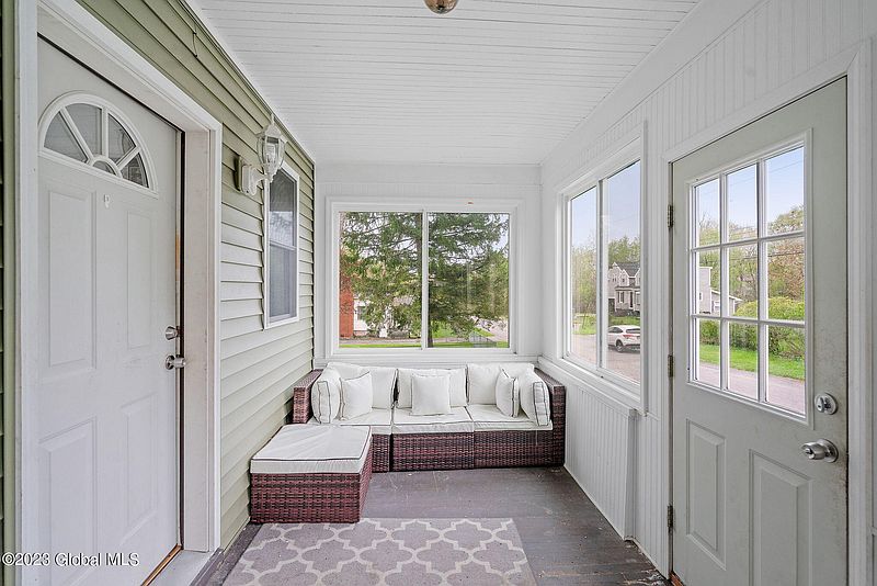 4th image of 426 Stanford Avenue