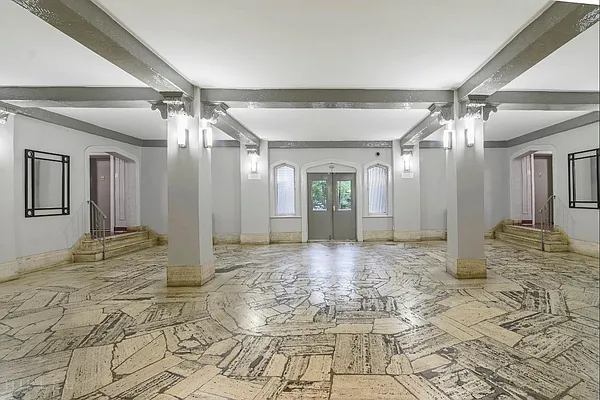 Rented by Hillel Realty Group | media 14