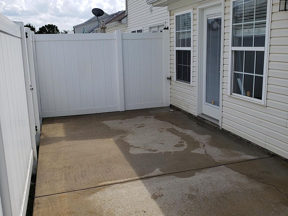 2nd image of 914 Wolves Den Pl