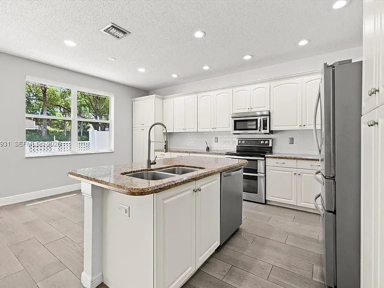 5014 SW 155th Ter — Photo 7