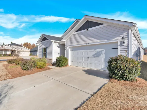 3005 Striped Maple Ct, Charlotte, NC 28215