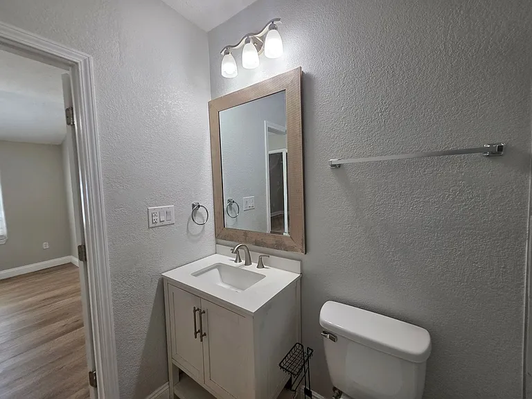 109 Reed Rd — Photo 15