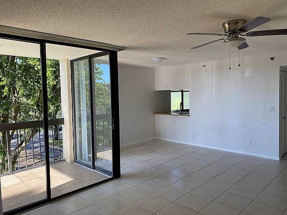 5th image of 955 Egret Cir APT 311