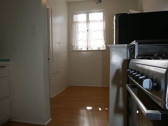 5th image of 208 N Louise St APT C