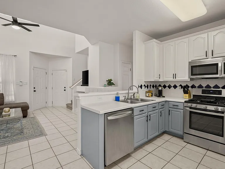 2100 Pipers Field Dr #33 — Photo 6
