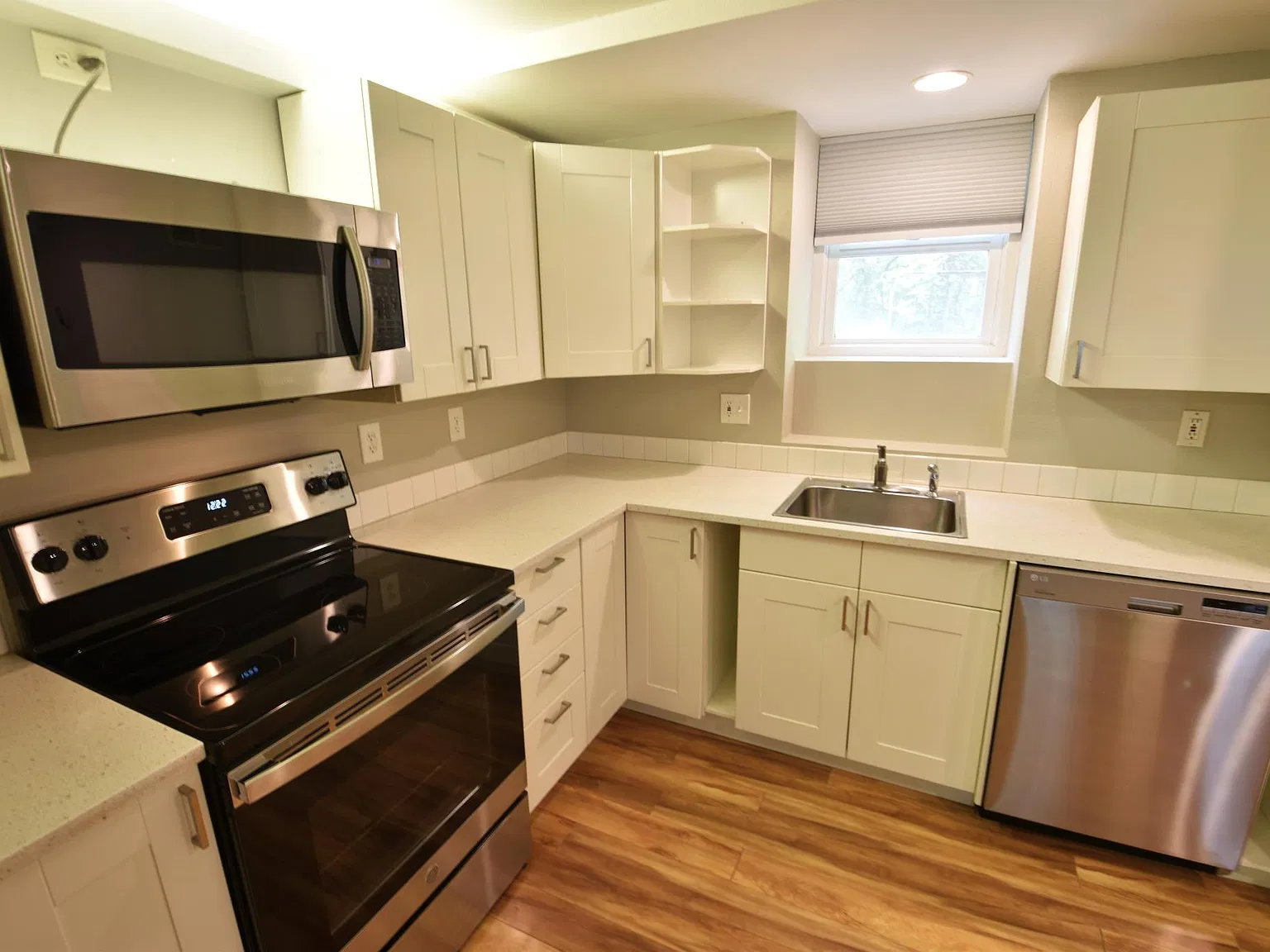 1 bed, 864 sqft, $2,730 — Photo 4