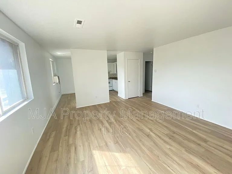 2517 S Lakecrest Dr #3 — Photo 6