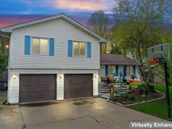 1218 Bunker St, Woodstock, IL 60098