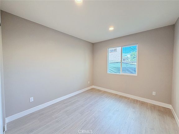 4th image of 621 Leonard Ave #621B