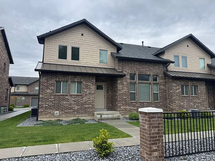 140 S Fenway Fields Dr — Photo 1