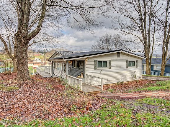 3rd image of 16007 Elementary Dr