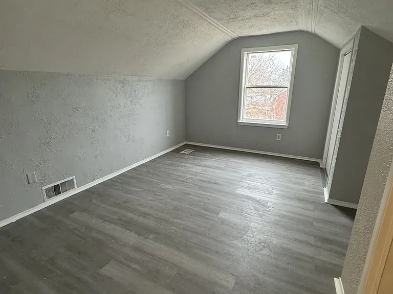 19709 Fairport St — Photo 11