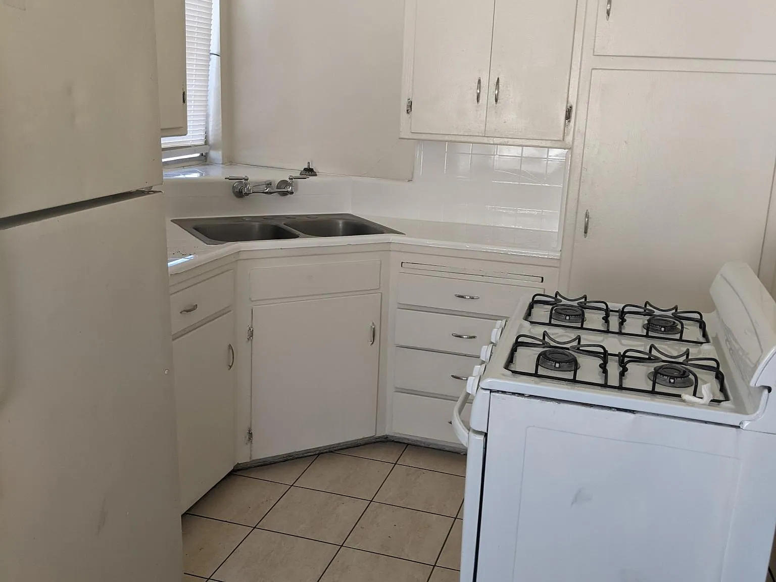 3 bed, 1200 sqft, $2,600 — Photo 2