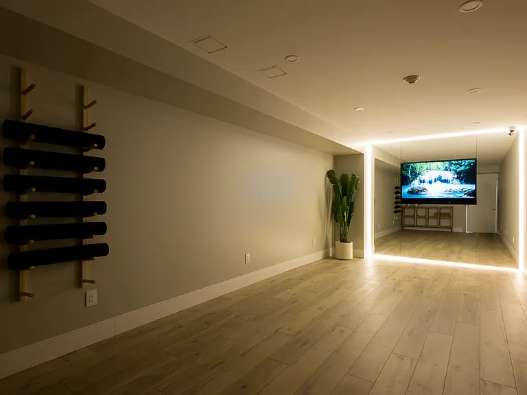 2720 College Ave — Photo 35