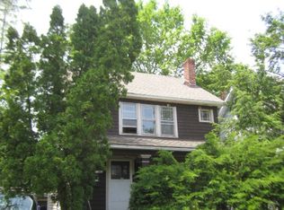 1072 Pembrook Rd, Cleveland Heights, OH 44121