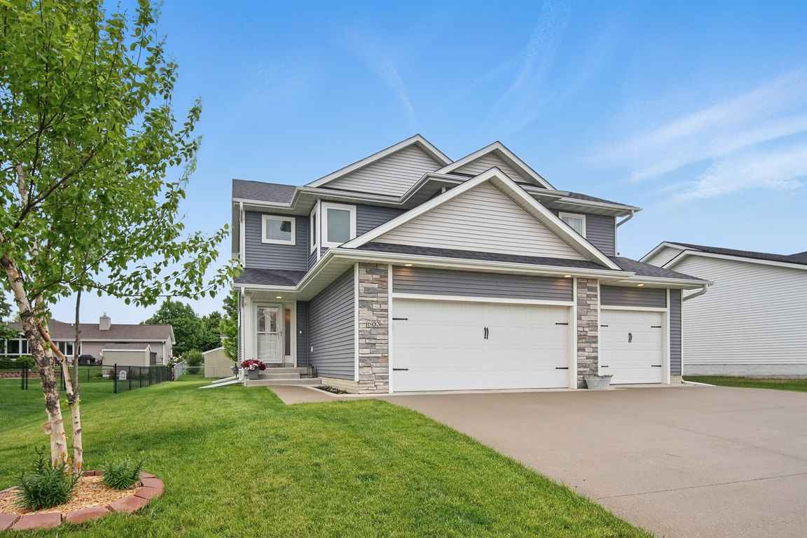 603 Elm Ct - Dallas Center, Iowa