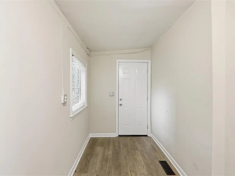 154 Lawton St SW — Photo 15