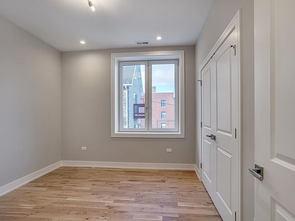 4th image of 3745 S Lake Park Ave #A