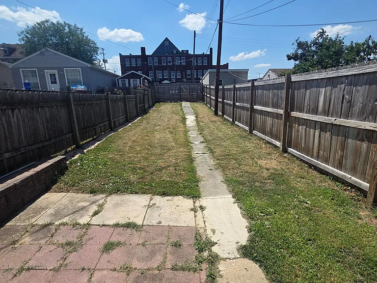 934 N Duke St — Photo 13