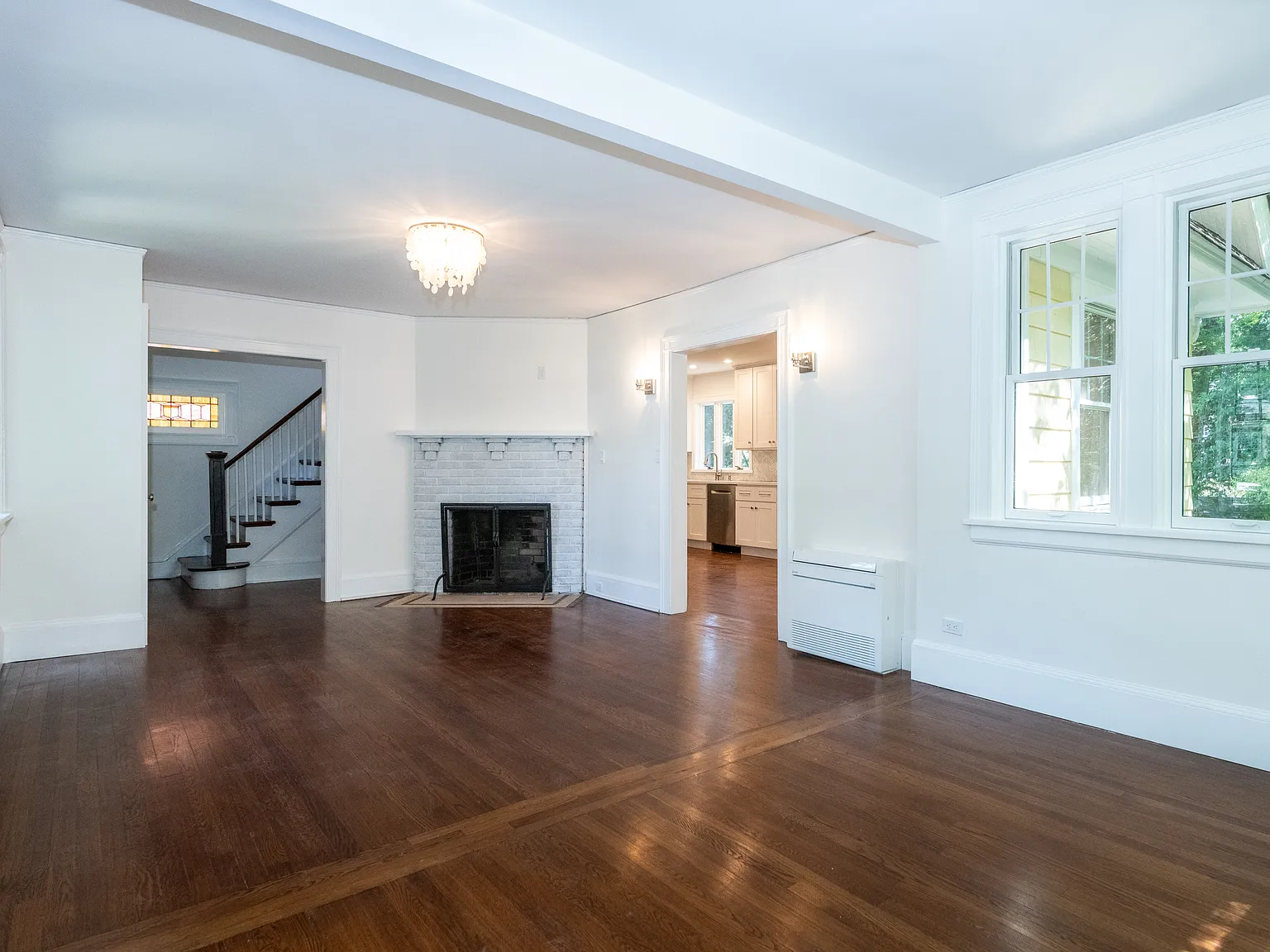 3 bed, 2.5 bath, 2228 sqft, $8,900 — Photo 3