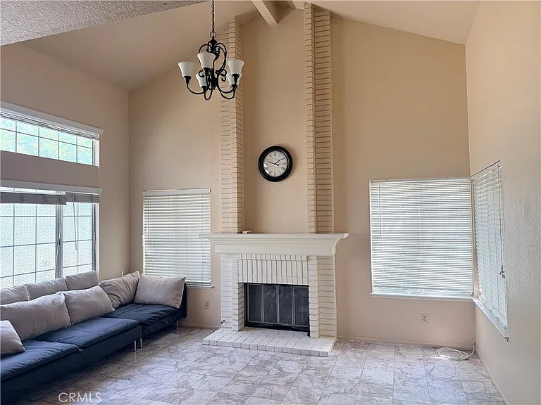 20834 Crest Ln — Photo 3