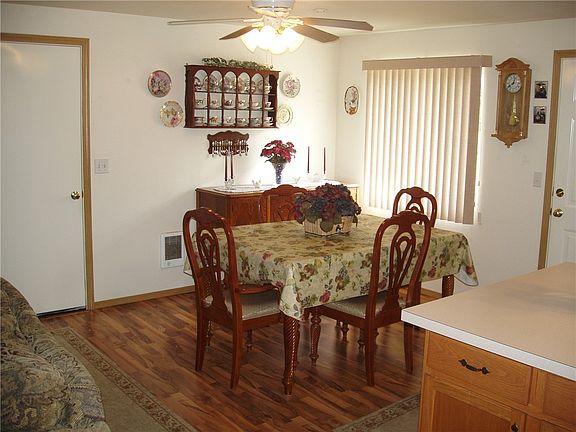 5th image of 1110 E Lakeshore Dr W