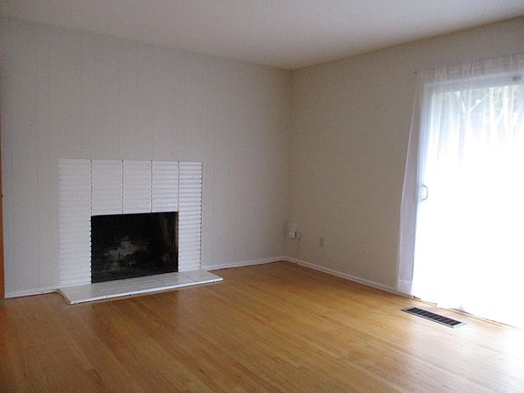 2nd image of 5701 S Land Park Dr