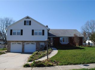 735 Wayne Cir, Emmaus, PA 18049