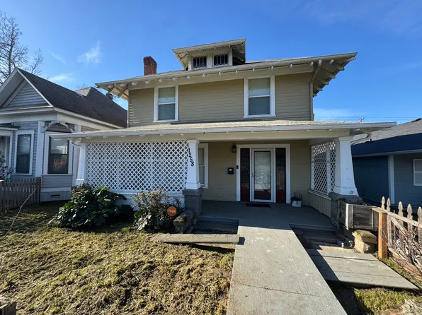 1258 SE Pine St, Roseburg, OR 97470