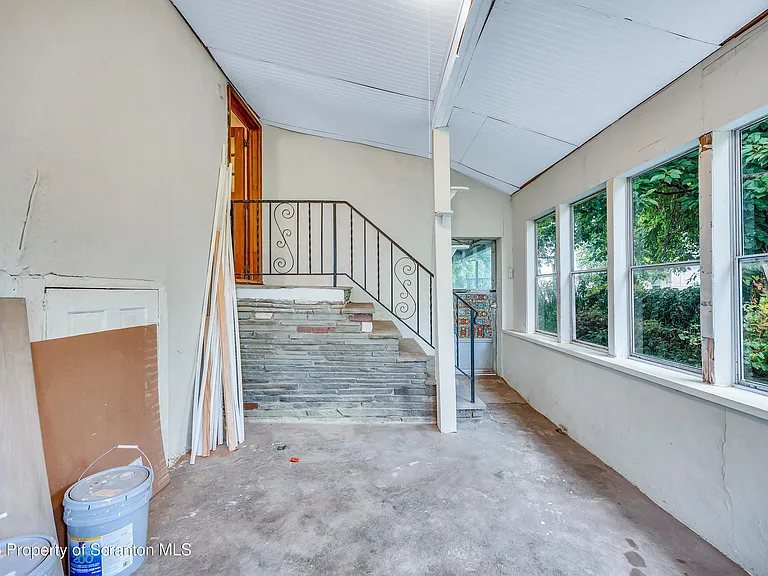 1020 Farber Ct — Photo 12