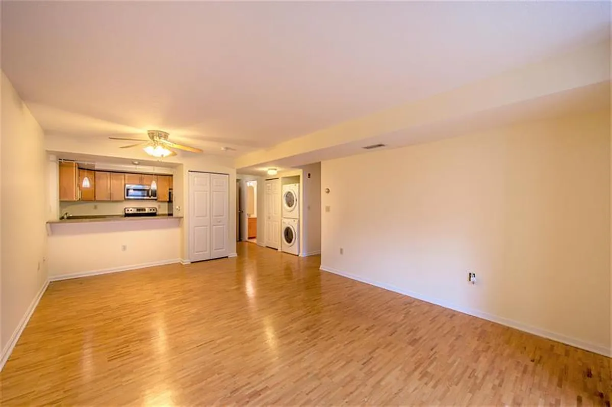 Building Photo - 400 Franklin St #2