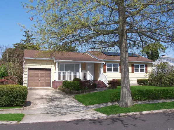 55 Faulkner Avenue, North Babylon, NY 11703
