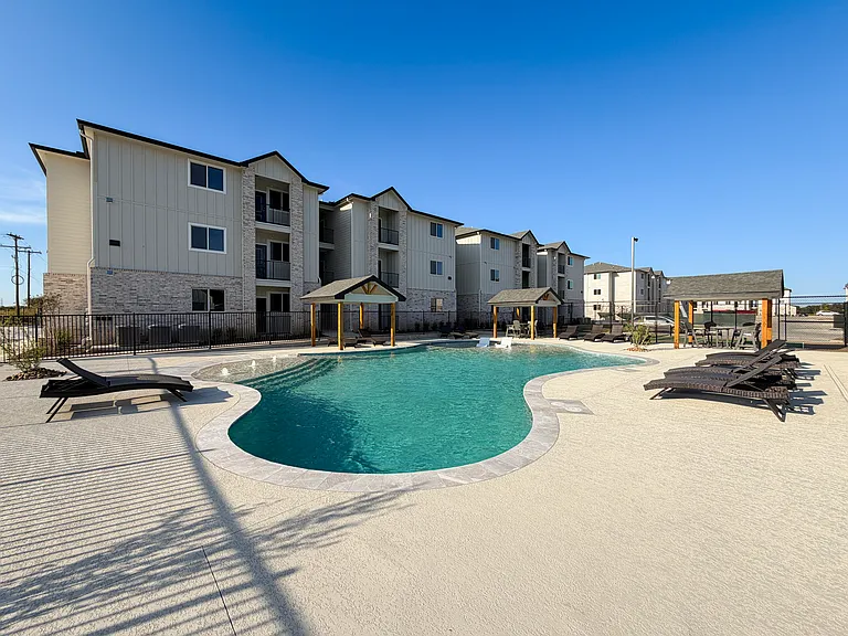 Beyond The Bend Apartments — Photo 24