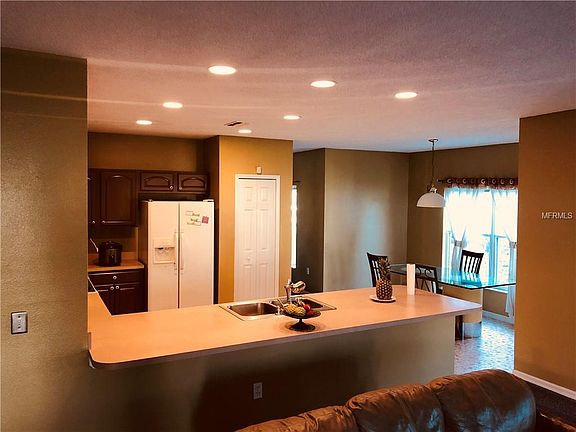 5th image of 947 Alsace Dr