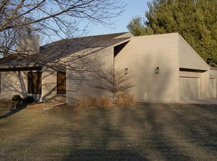 5509 Hickory Hills Dr, Ames, IA 50014