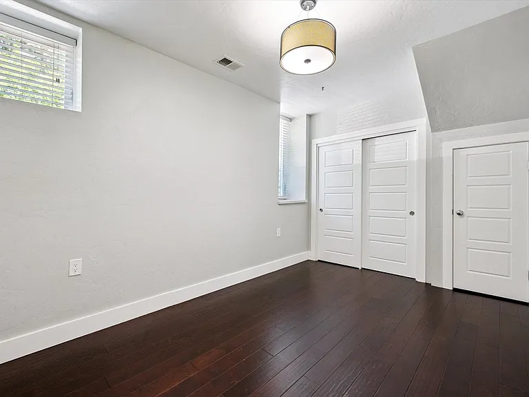 2222 E 21st Ave — Photo 18