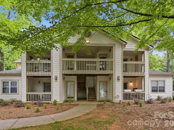1042 Churchill Downs Ct, Charlotte, NC 28211