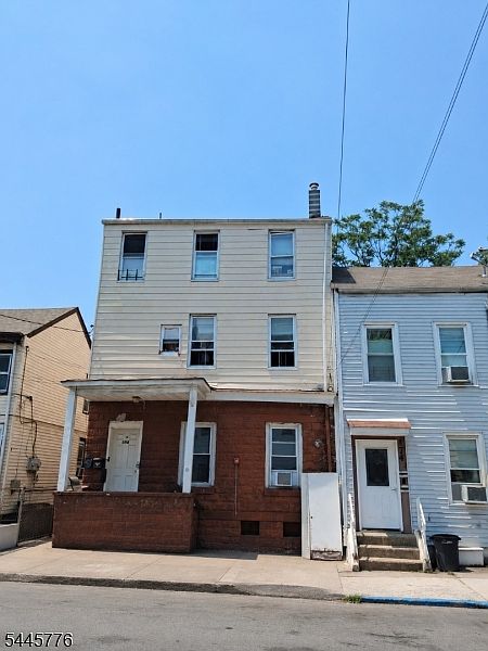 1st image of 176 Beech St