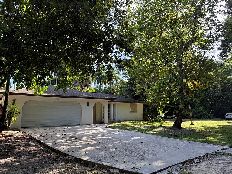 6150 Polly Ave — Photo 1
