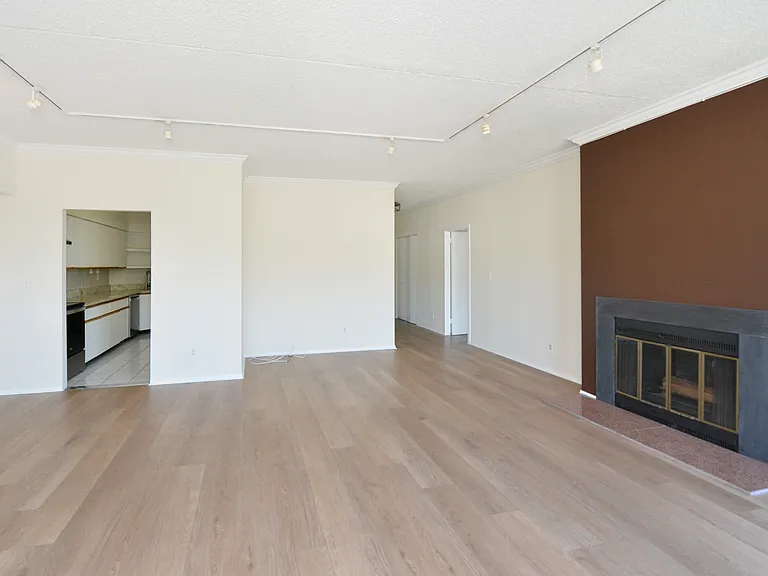 1077 River Rd #Penthouse 6 — Photo 4